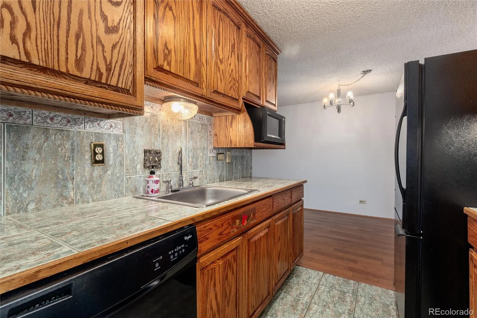2325 S Linden Court #200 Denver CO 80222 MLS #REC2783942 05252026140403 1600 3