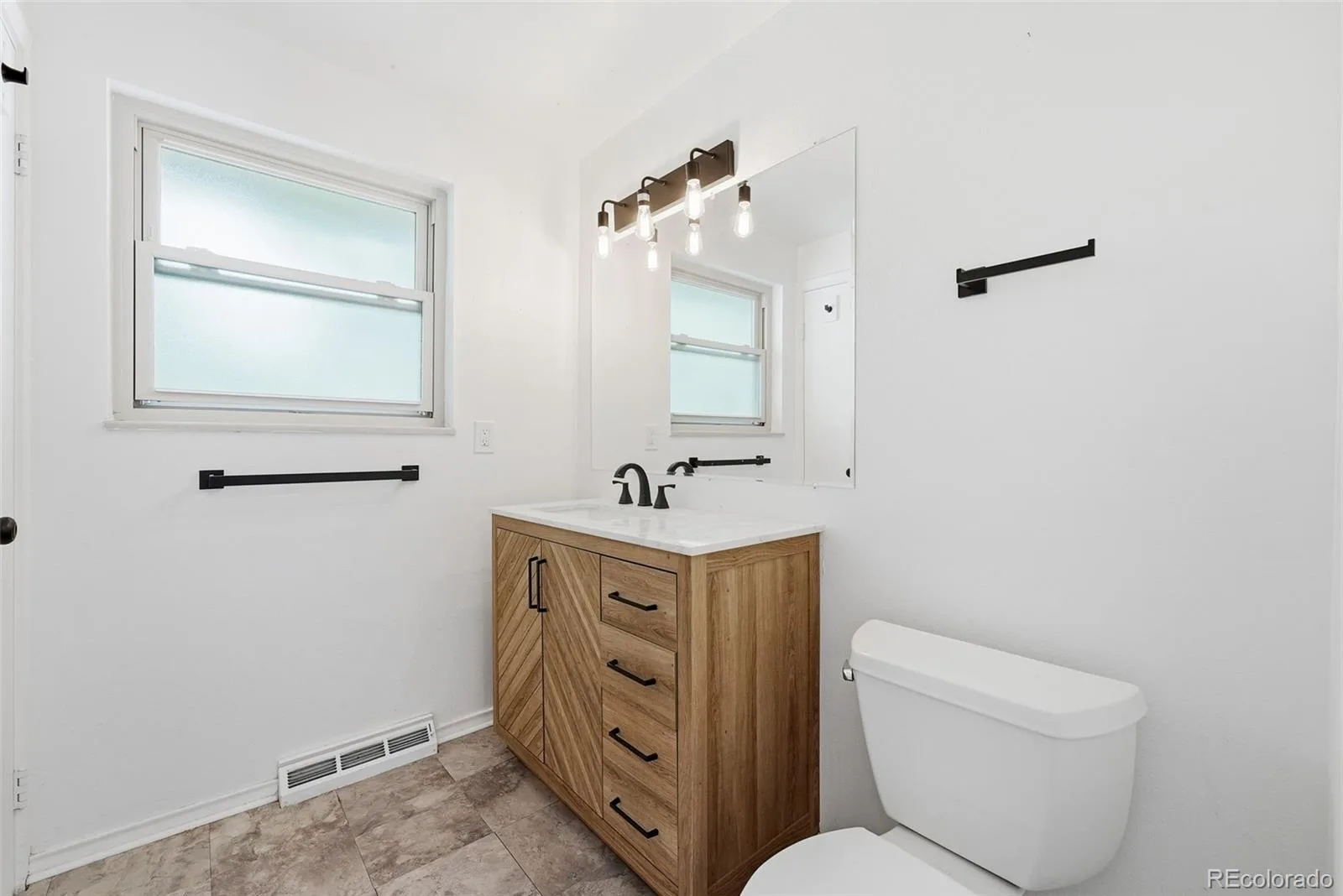 2953 S Verbena Way Denver CO 80231 MLS #REC2791123 06112026165938 1600 21