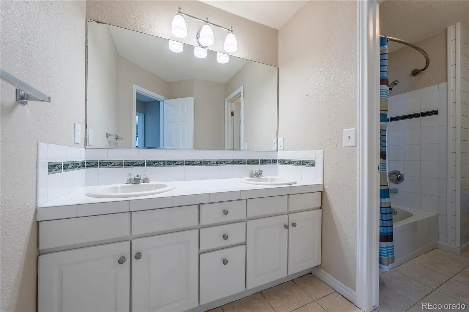 1660 Iris Street Broomfield CO 80020 MLS #REC2795097 05262026213013 1600 31