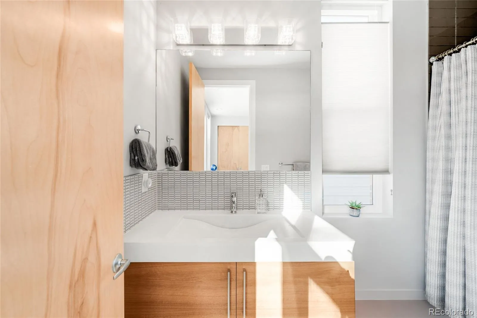 04172026172228 1600 22