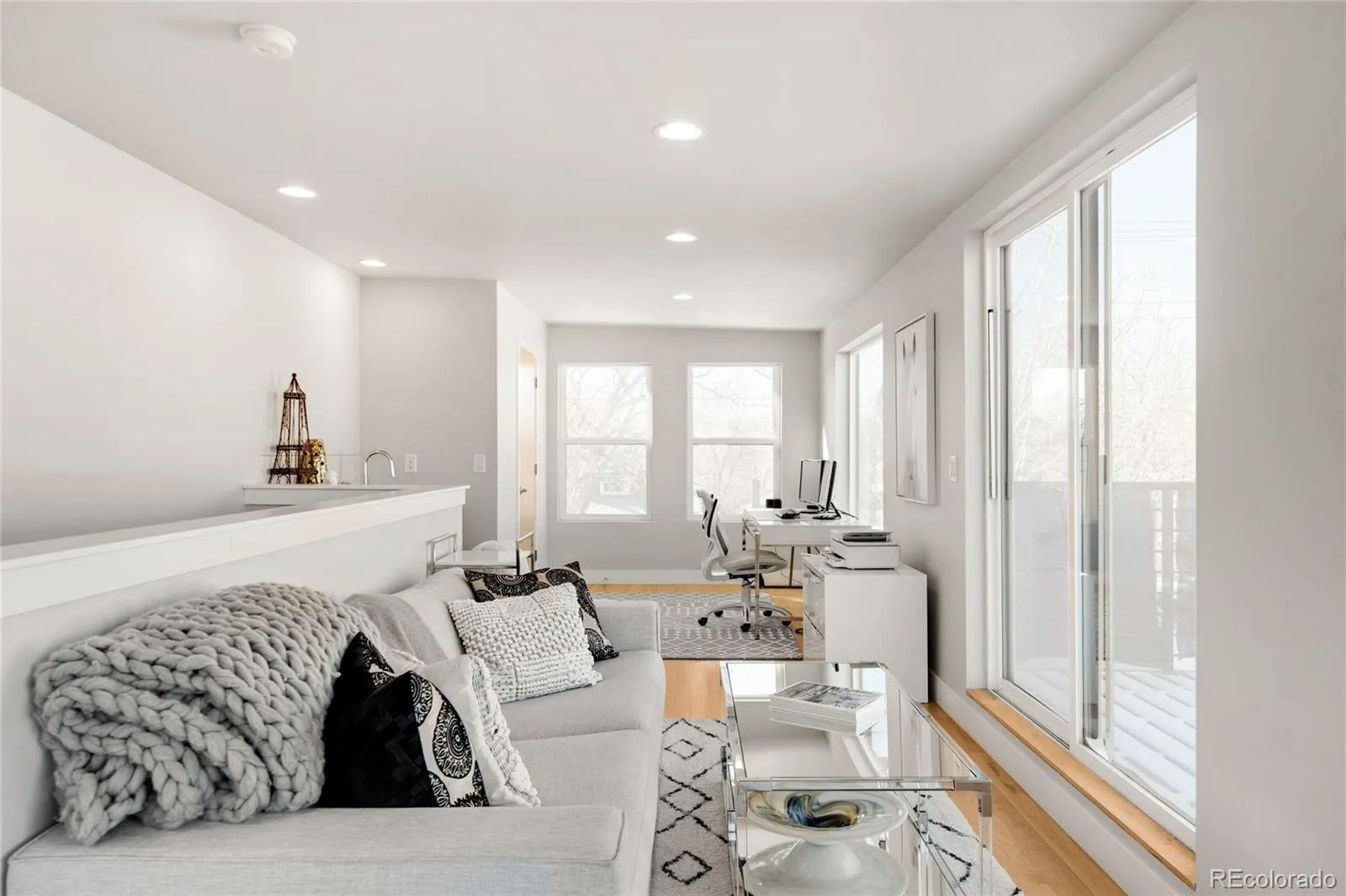 04172026172228 1600 32