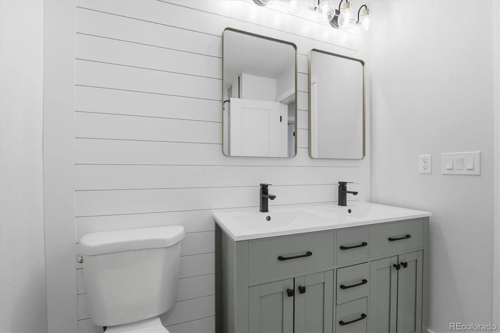 9800 W Cornell Place Lakewood CO 80227 | MLS #REC2802689 08272026202323 1600 13