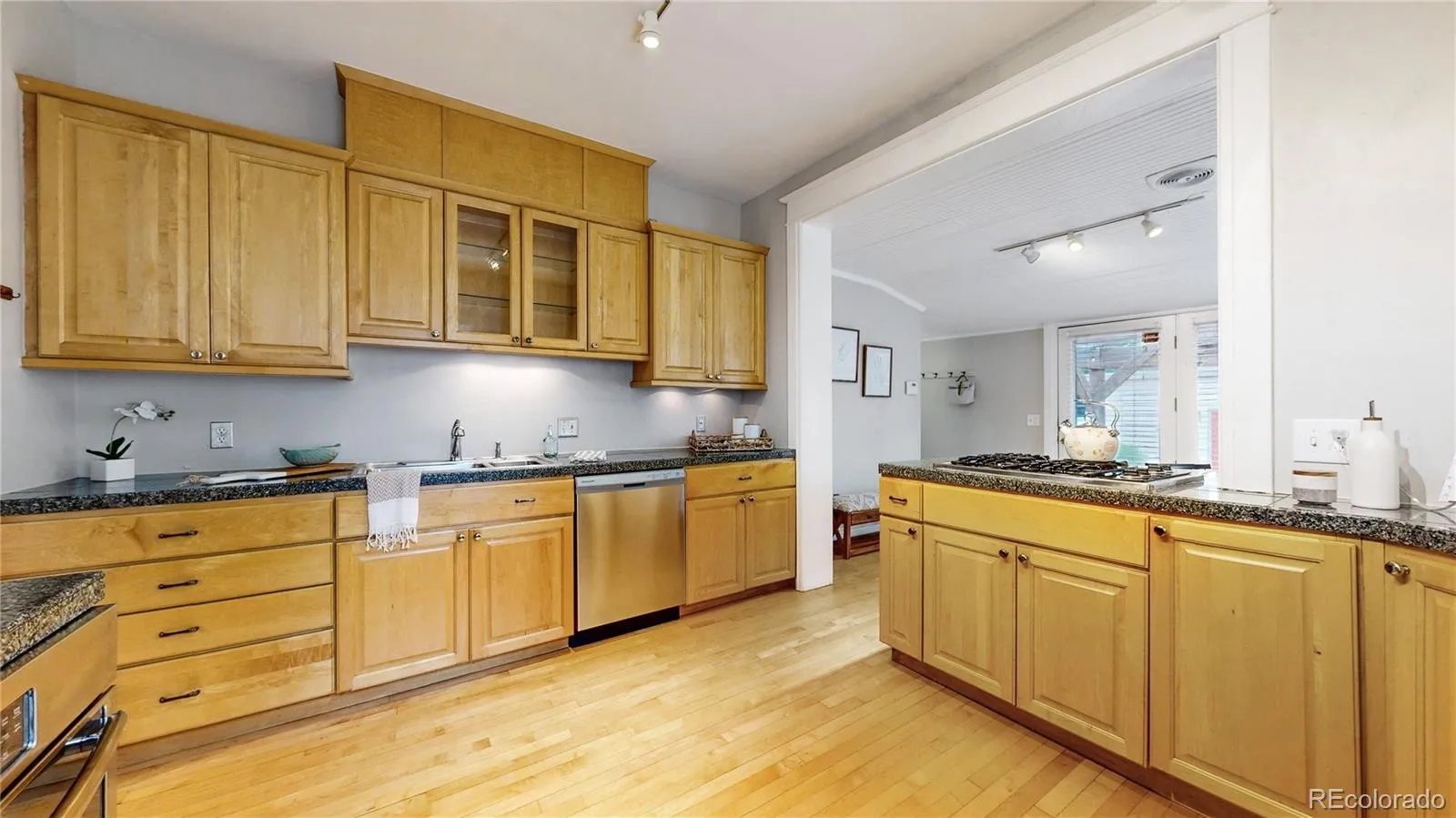 218 S Emerson Street Denver CO 80209 MLS #REC2811818 05222026220021 1600 9