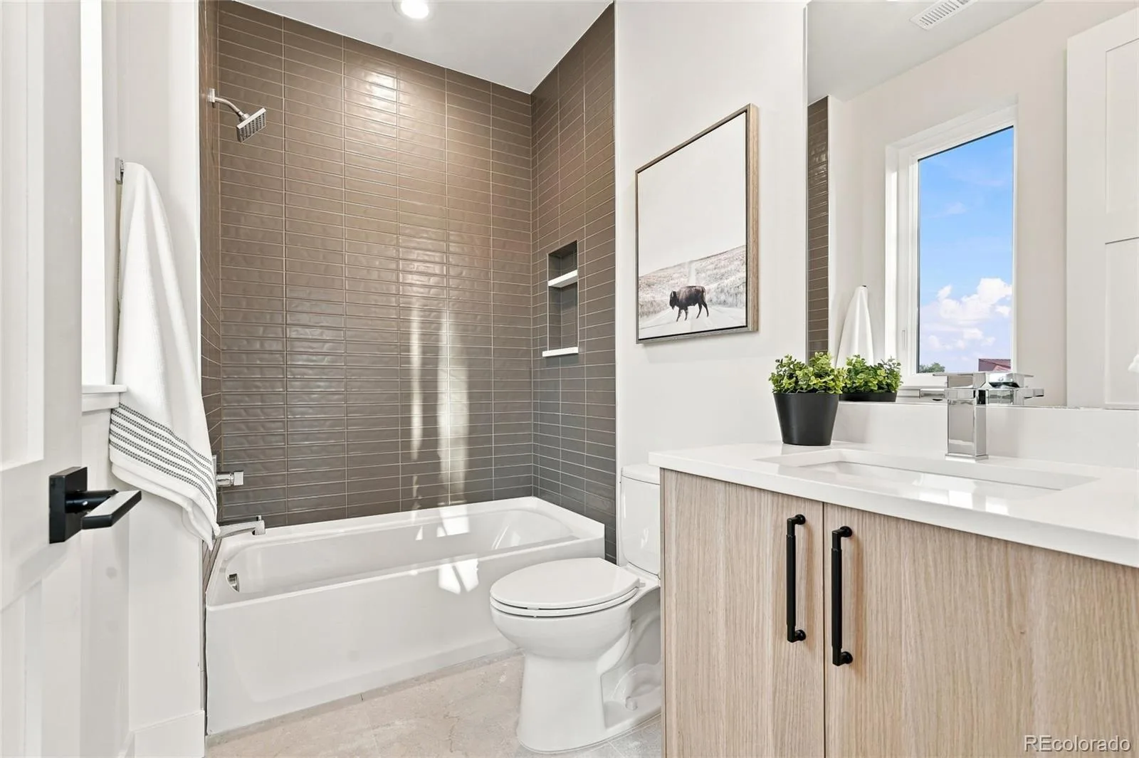 2934 S Bellaire Street Denver CO 80222 | MLS #REC2814290 08072026212524 1600 26