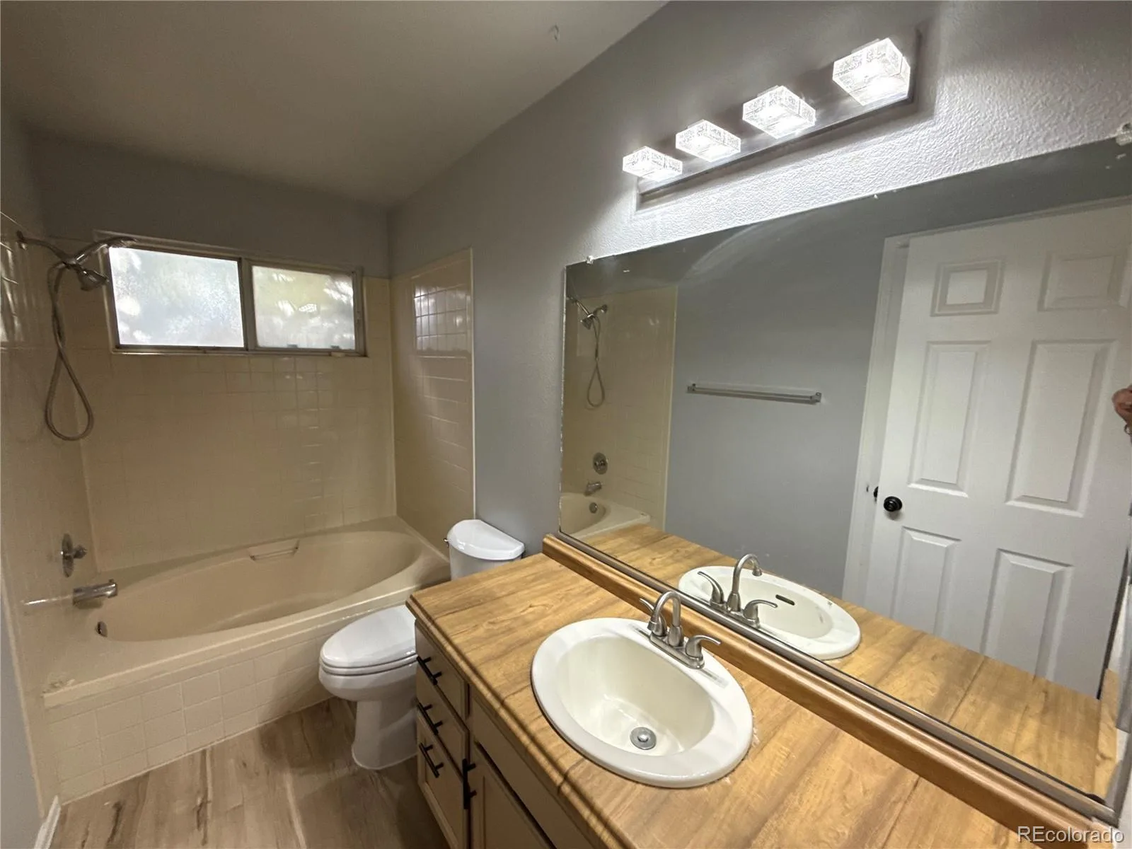 711 S Granby Circle Aurora CO 80012 | MLS #REC2814826 08162026202205 1600 11