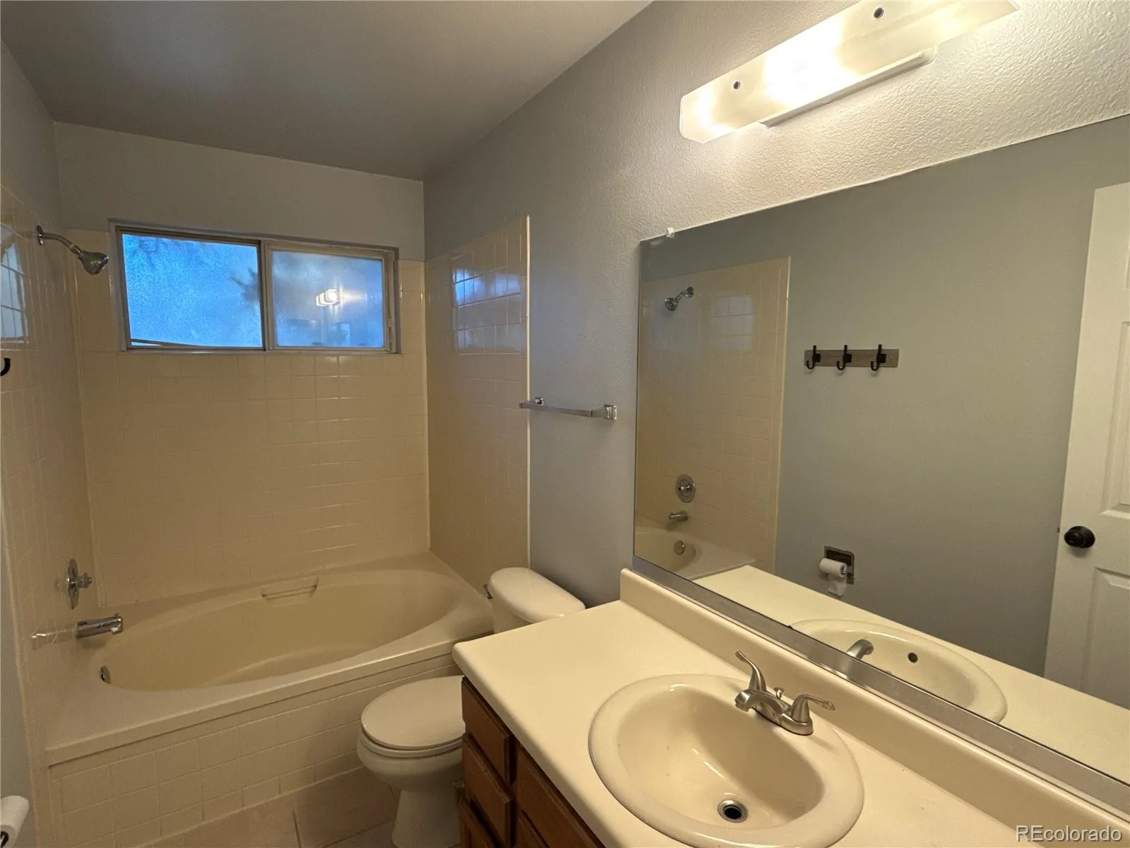 711 S Granby Circle Aurora CO 80012 | MLS #REC2814826 08162026202205 1600 13