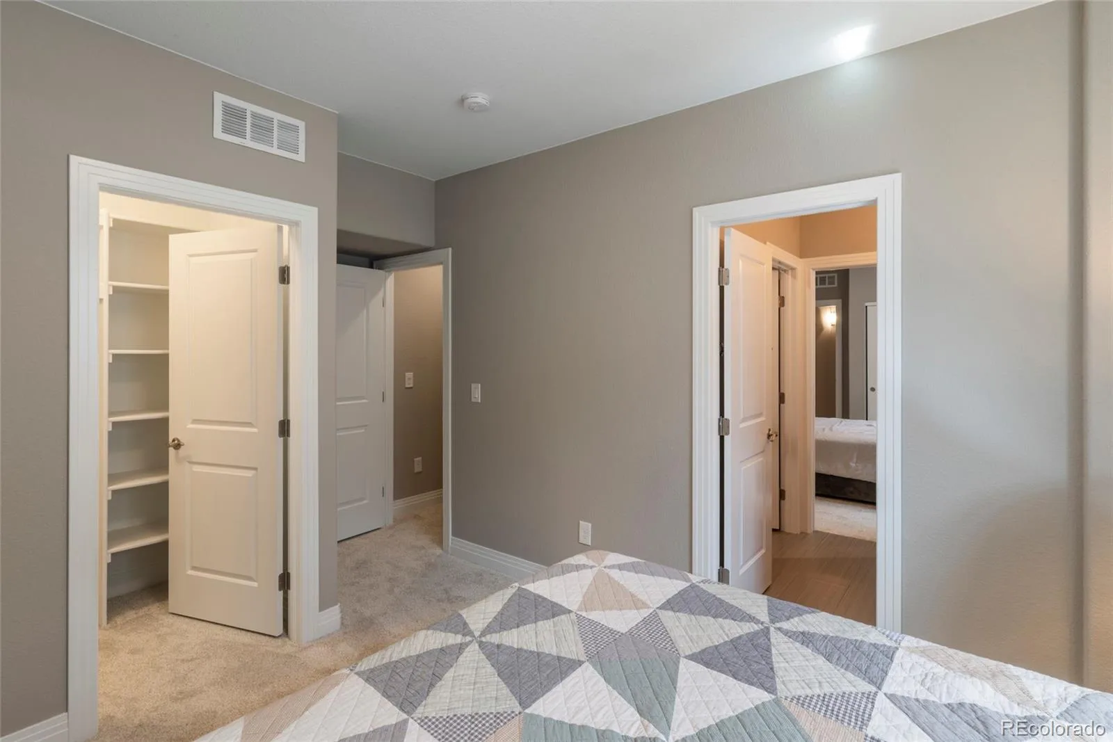 1131 S Balsam Court Lakewood CO 80232 | MLS #REC2822357 08132026070456 1600 34
