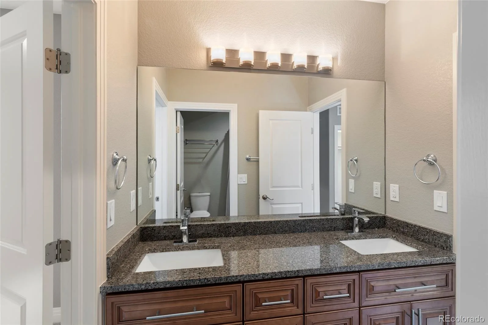 1131 S Balsam Court Lakewood CO 80232 | MLS #REC2822357 08132026070456 1600 36