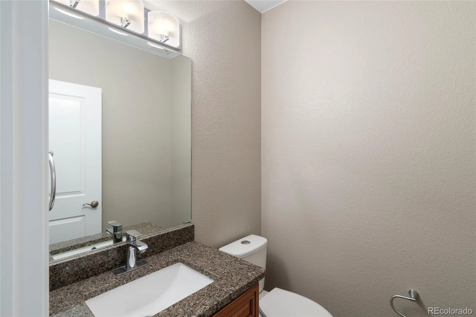 1131 S Balsam Court Lakewood CO 80232 | MLS #REC2822357 08132026070456 1600 39