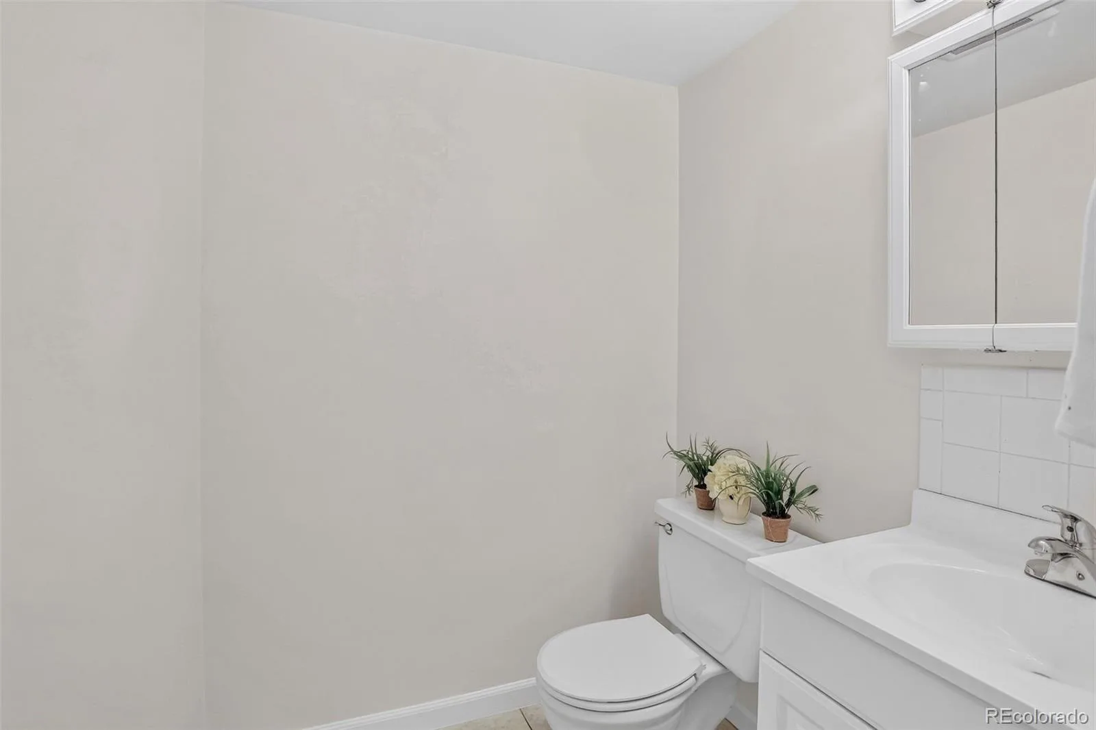 956 S Iola Street Aurora CO 80012 | MLS #REC2823055 10052026161947 1600 5
