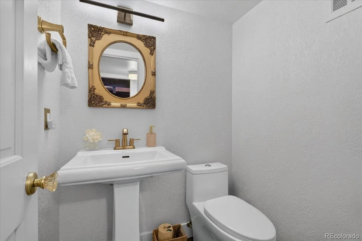 8117 S Lamar Court Littleton CO 80128 | MLS #REC2824851 08202026164608 1200 26