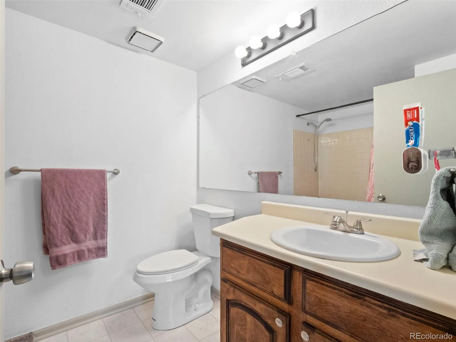 4594 Granby Way Denver CO 80239 MLS #REC2825677 05202026200246 1600 13