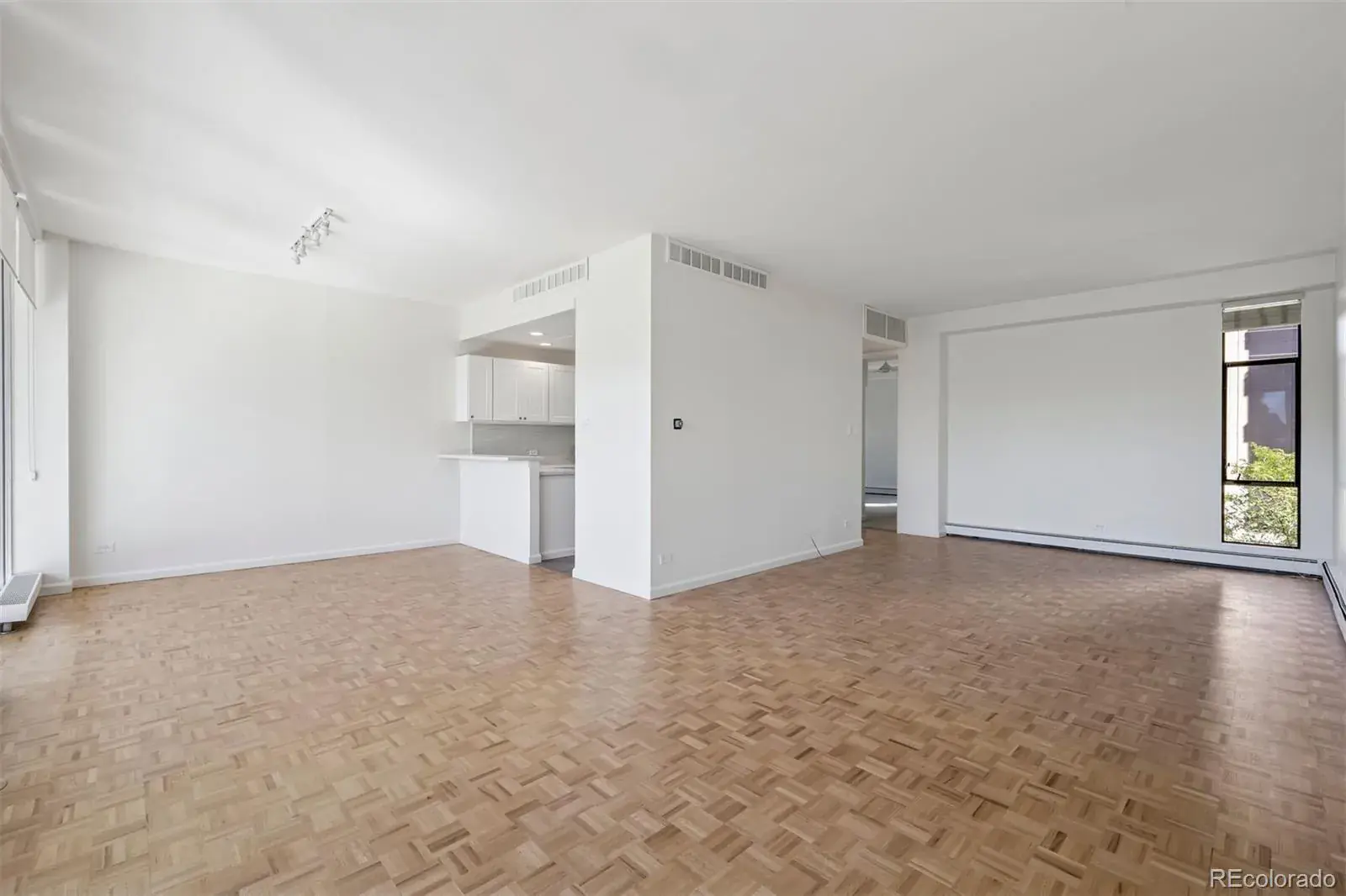 10282025035233 1600 10