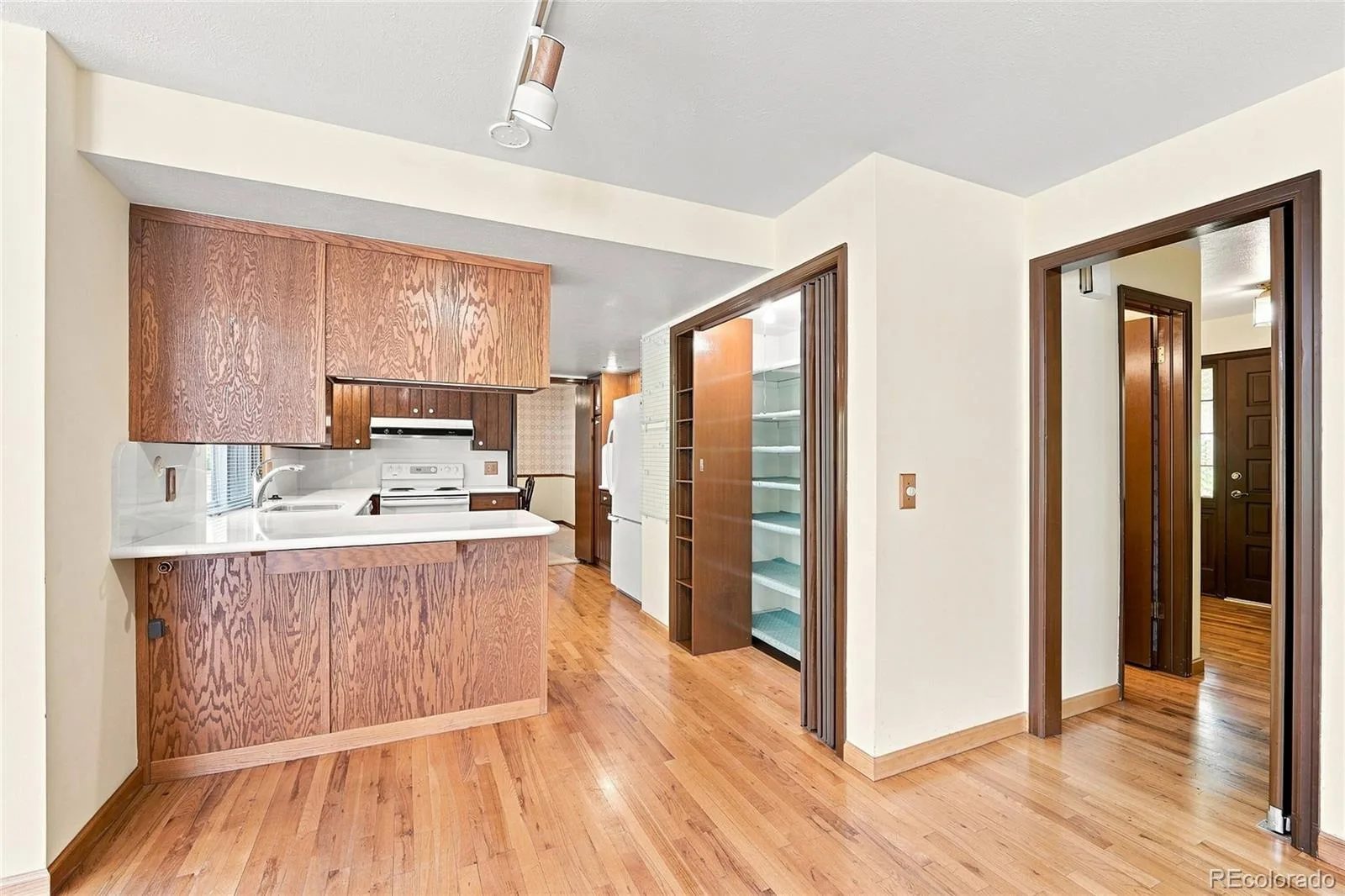 1460 S Macon Street Aurora CO 80012 | MLS #REC2834515 09232026084554 1600 17