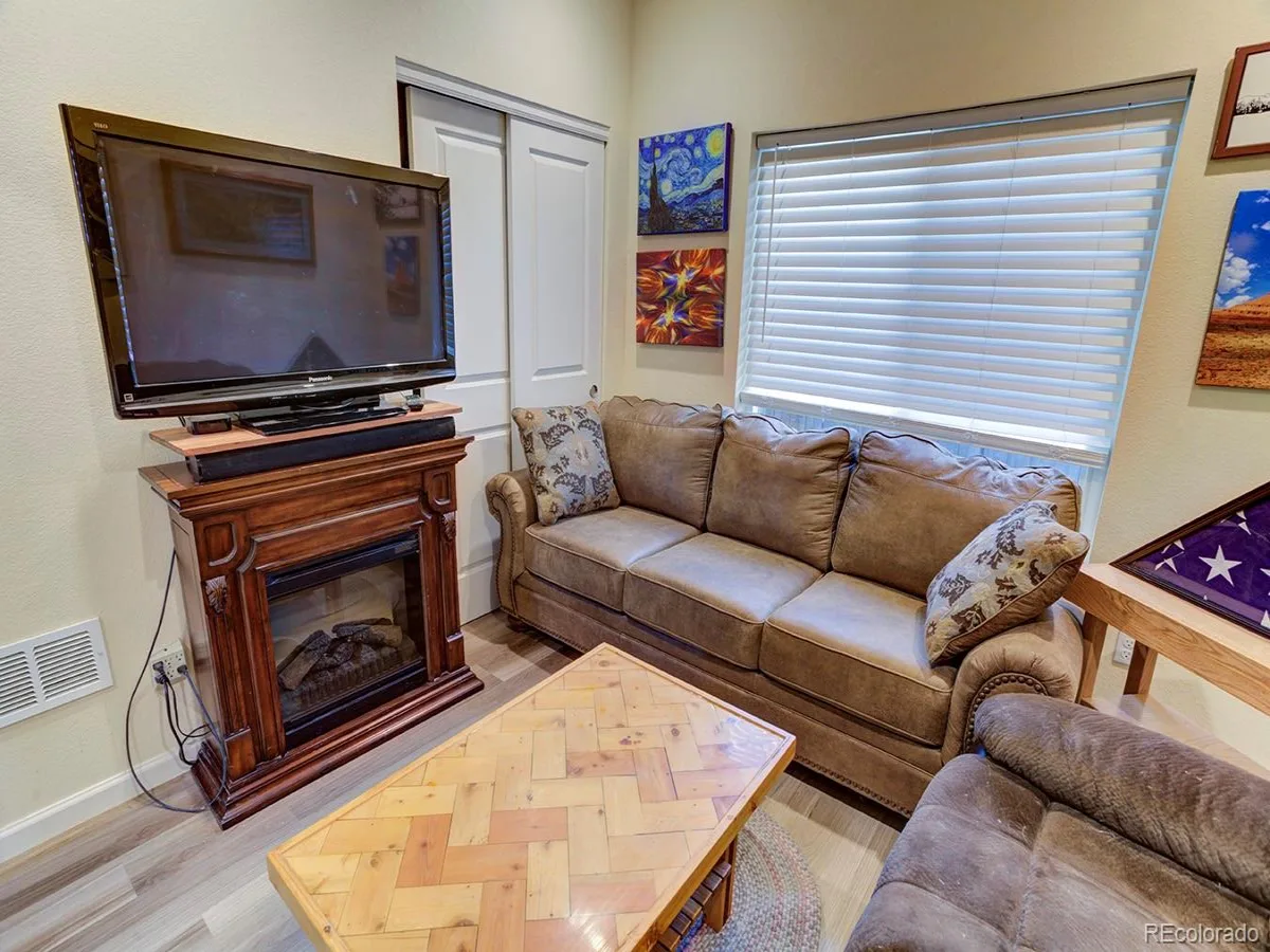 4809 S Logan Street Englewood CO 80113 | MLS #REC2834995 07262026152403 1200 21