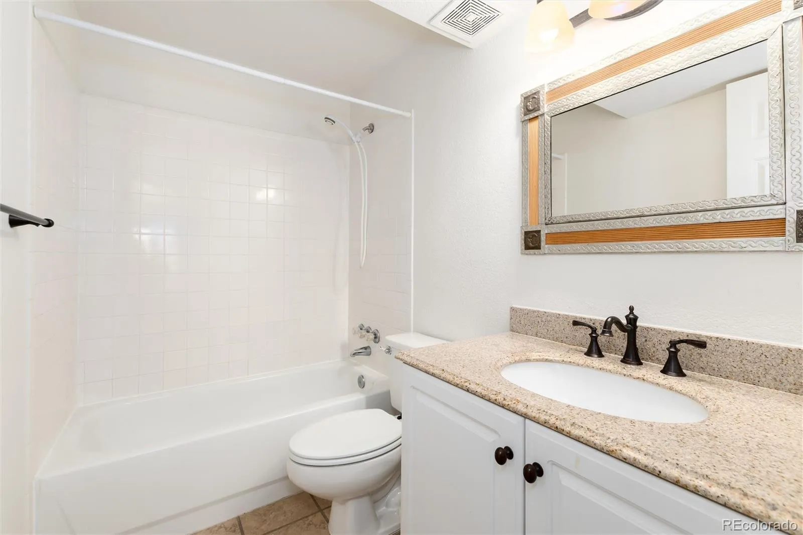 9758 Colinade Drive Lone Tree CO 80124 MLS #REC2838052 05152026194651 1600 34