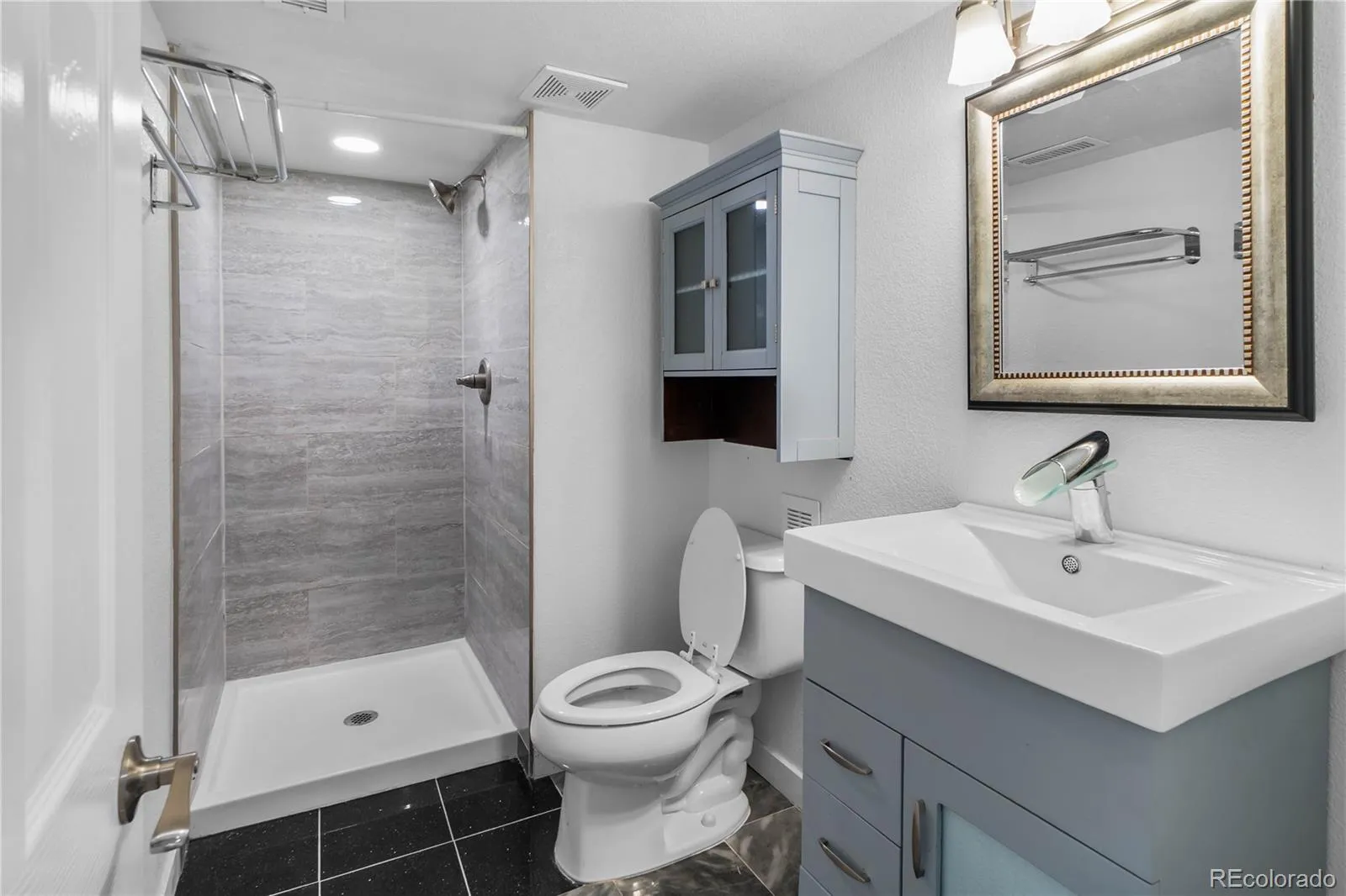 19062 E Chenango Circle Aurora CO 80015 MLS #REC2839579 05212026145233 1600 34