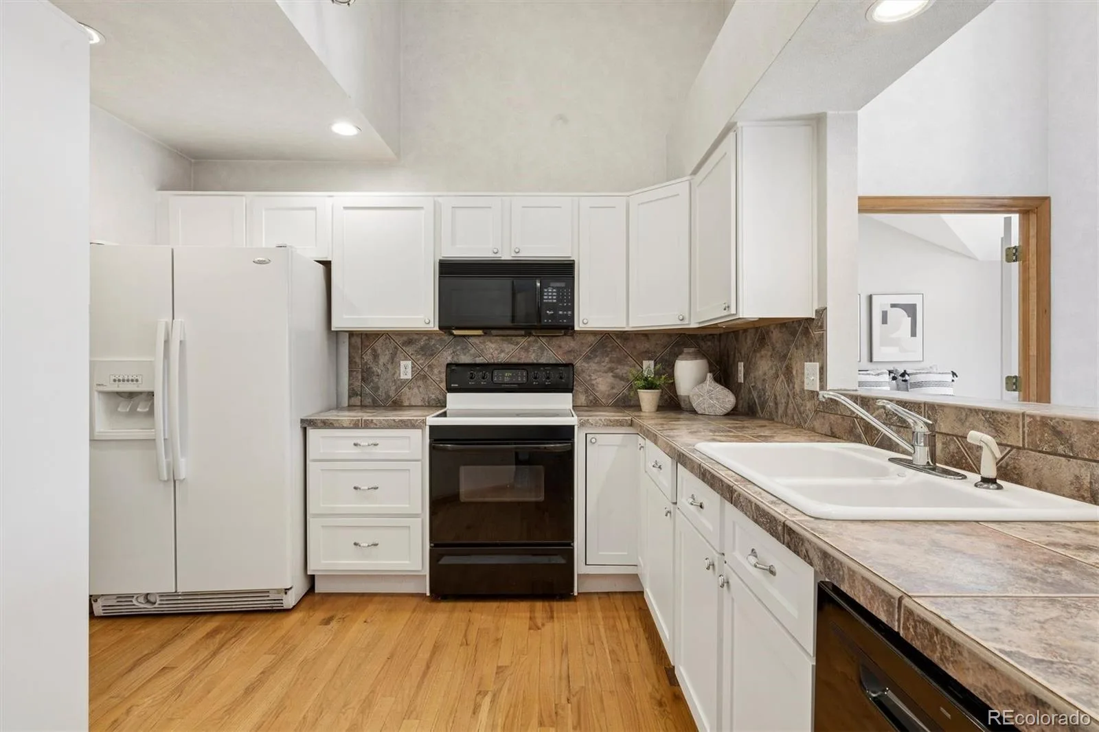 2166 S Troy Way Aurora CO 80014 MLS #REC2863022 06102026090032 1600 12