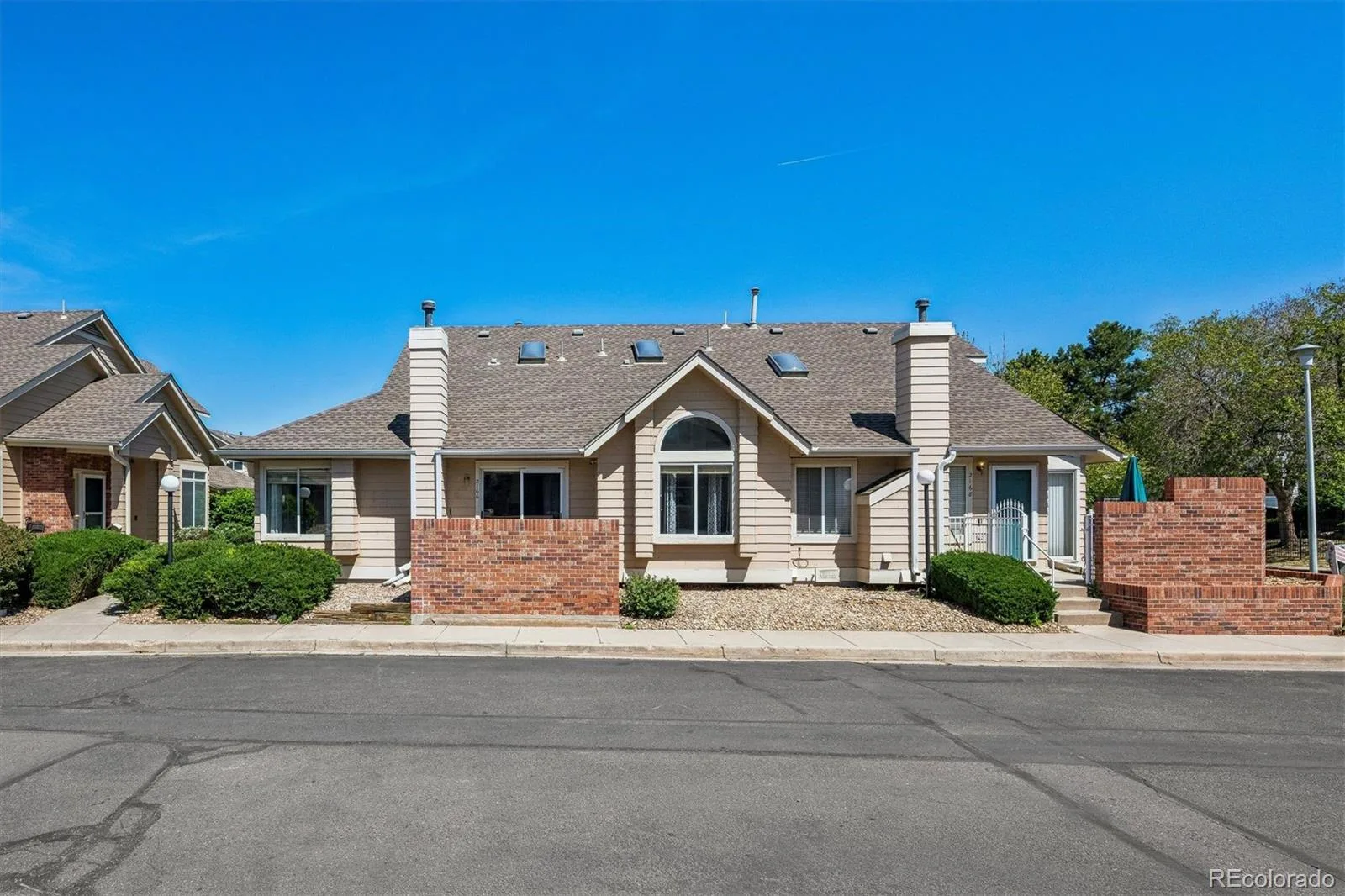 2166 S Troy Way Aurora CO 80014 MLS #REC2863022 06102026090032 1600 20