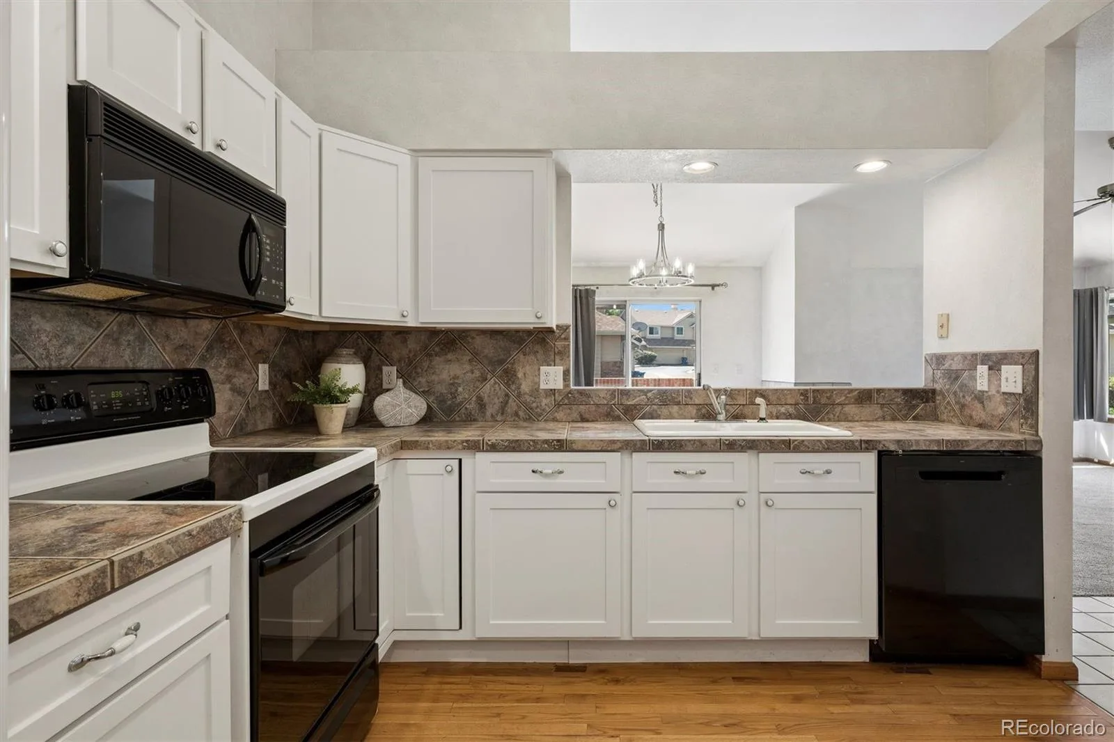 2166 S Troy Way Aurora CO 80014 MLS #REC2863022 06102026090032 1600 3