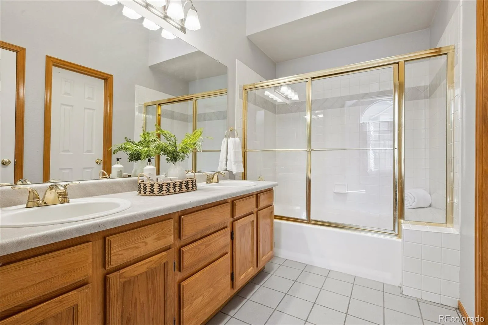 2166 S Troy Way Aurora CO 80014 MLS #REC2863022 06102026090032 1600 8