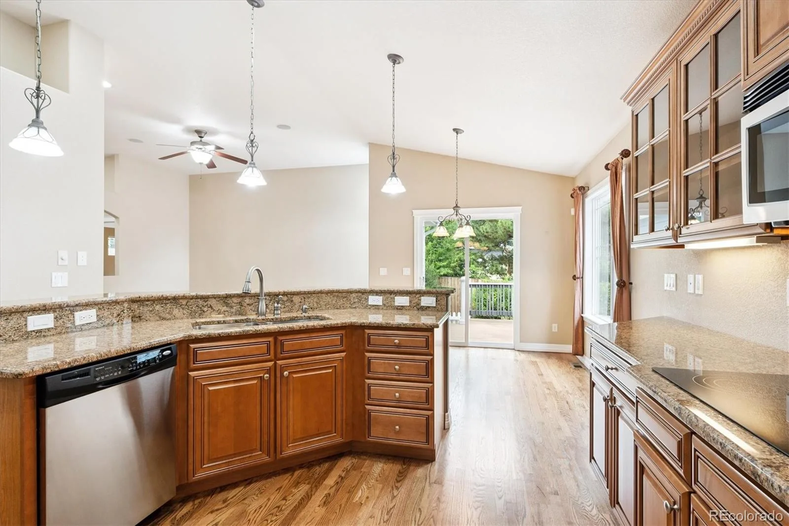 8225 W 67th Place Arvada CO 80004 MLS #REC2870761 06102026074301 1600 15