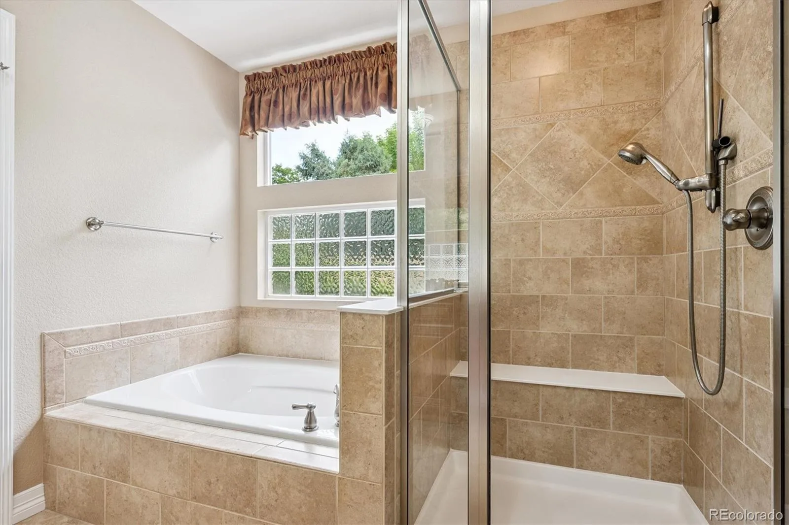 8225 W 67th Place Arvada CO 80004 MLS #REC2870761 06102026074301 1600 25