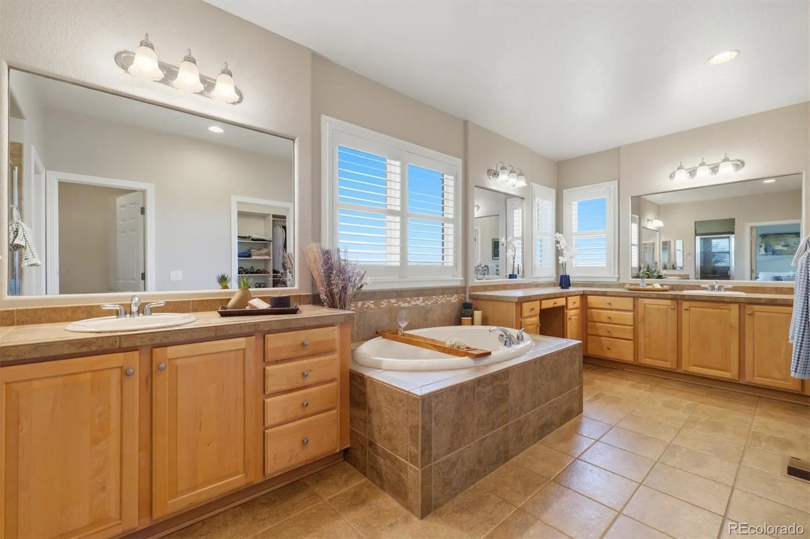 2516 Shadecrest Place Highlands Ranch CO 80126 | MLS #REC2875069 08122026171048 1600 24