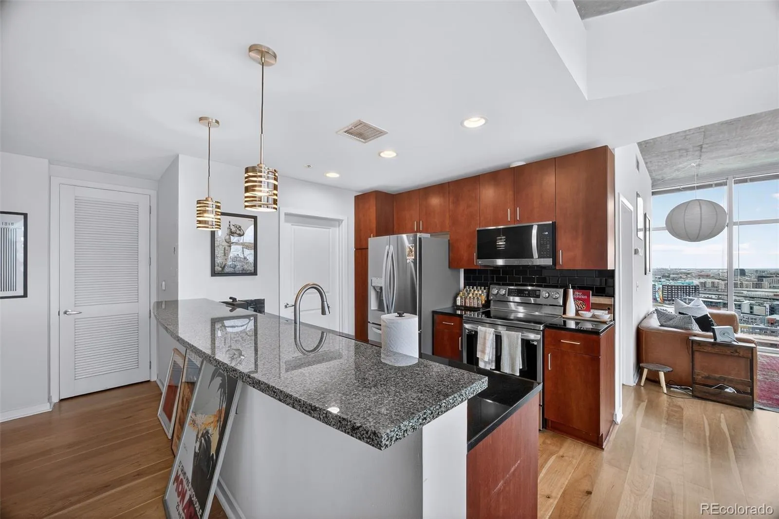 04092026231021 1600 1