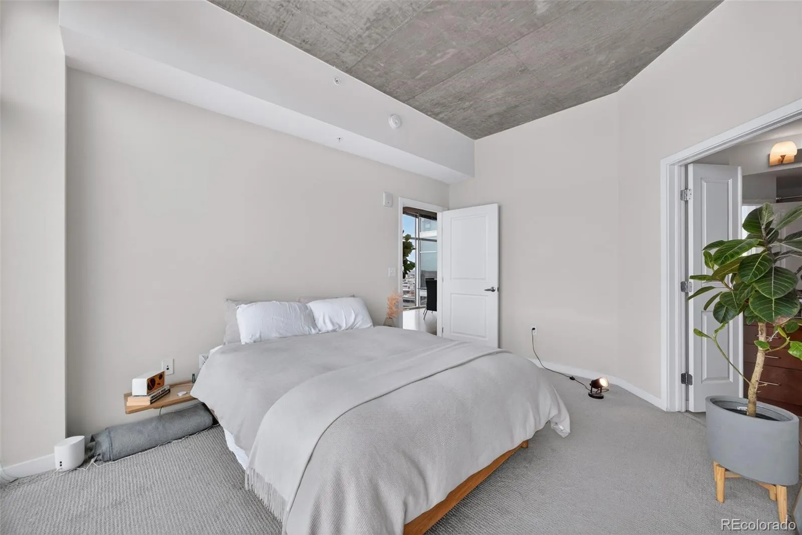 04092026231021 1600 18