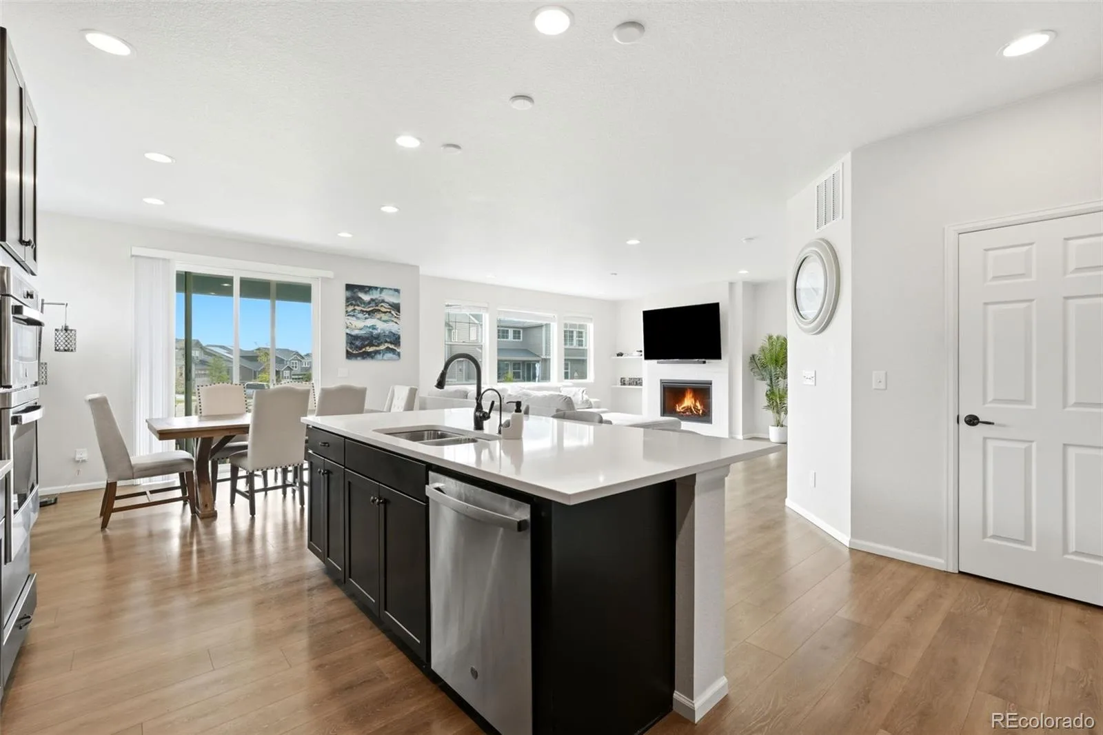 6802 S Uriah Street Aurora CO 80016 MLS #REC2882788 06092026194040 1600 10