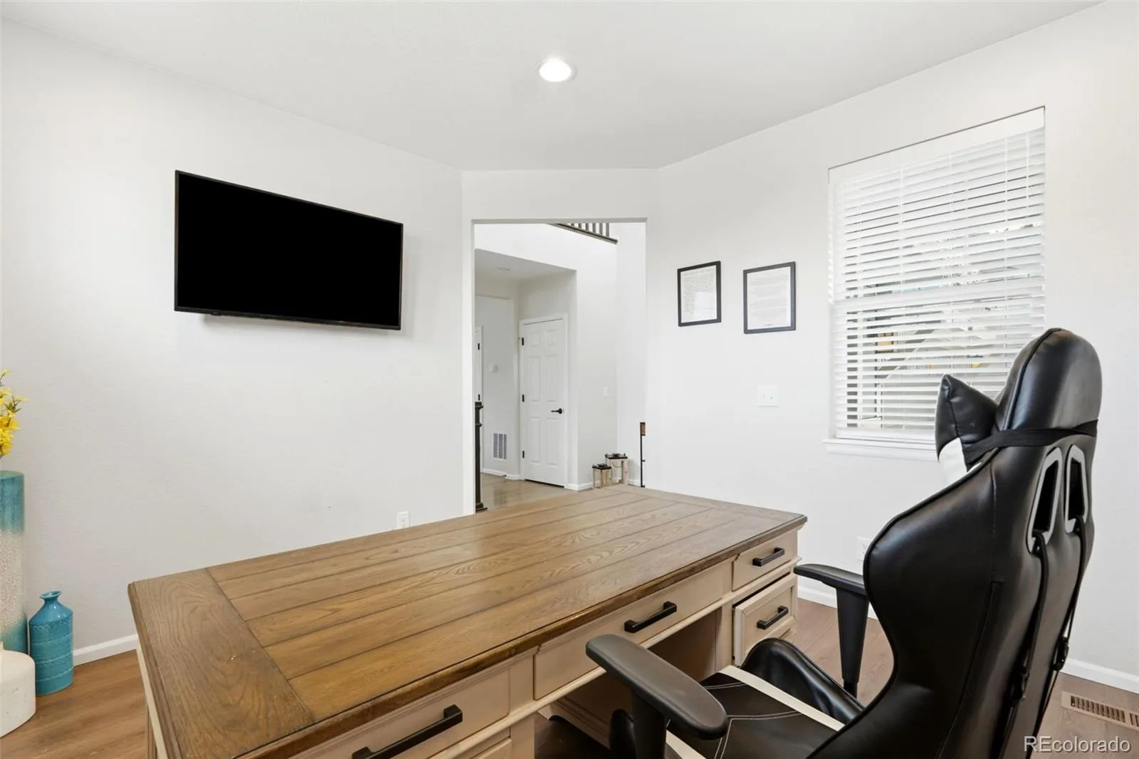 6802 S Uriah Street Aurora CO 80016 MLS #REC2882788 06092026194040 1600 19