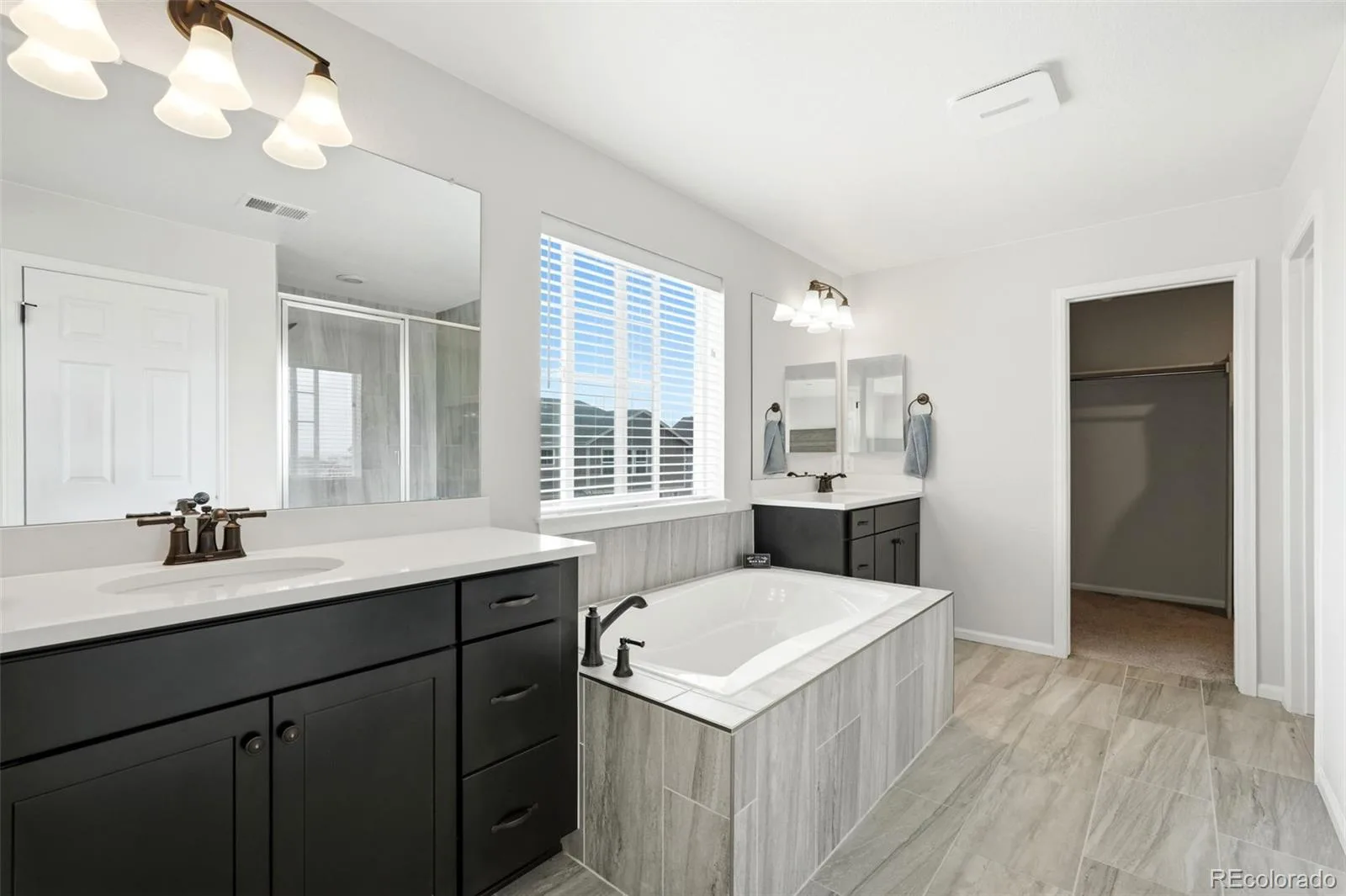 6802 S Uriah Street Aurora CO 80016 MLS #REC2882788 06092026194040 1600 24