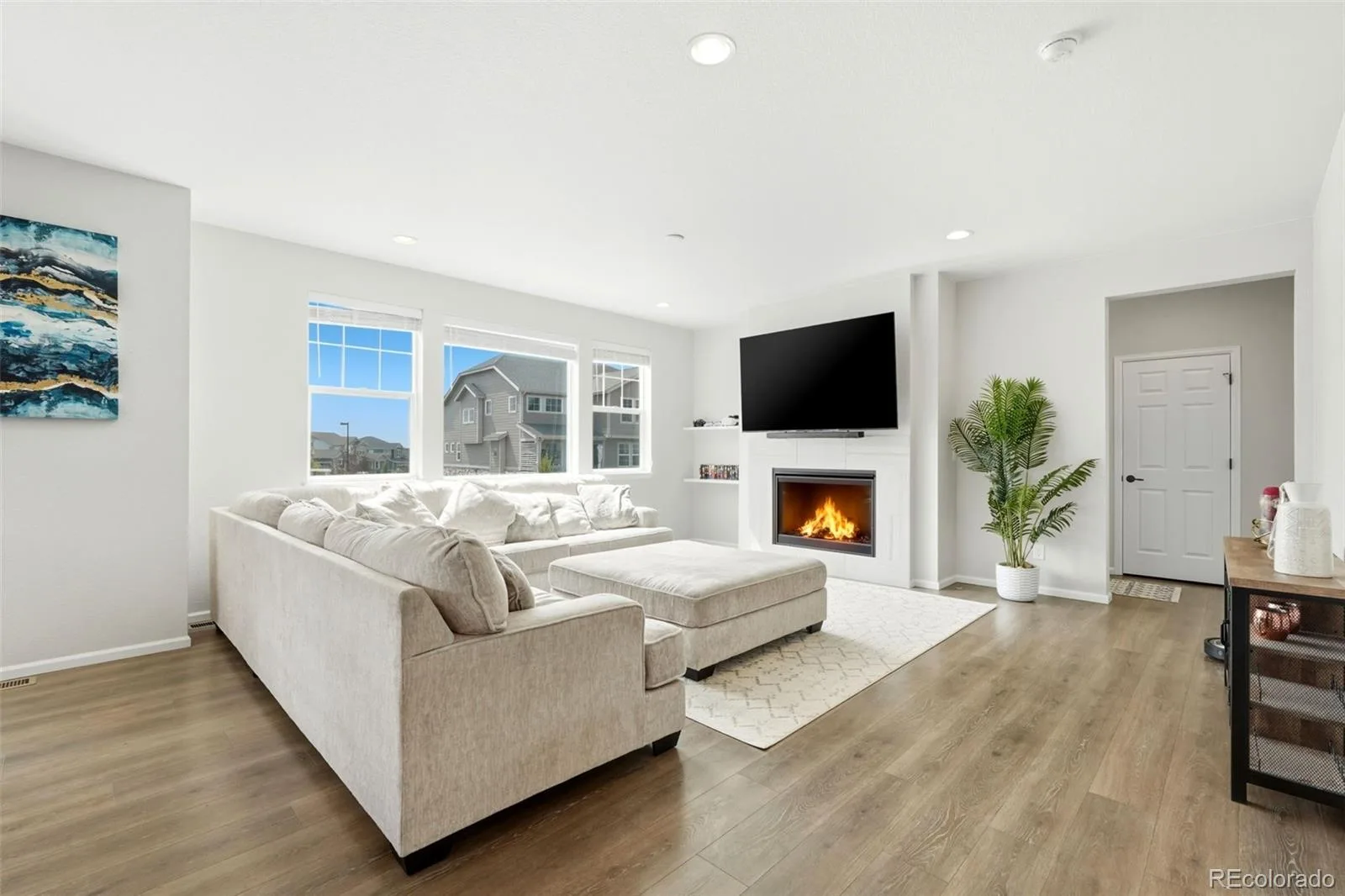 6802 S Uriah Street Aurora CO 80016 MLS #REC2882788 06092026194040 1600 3