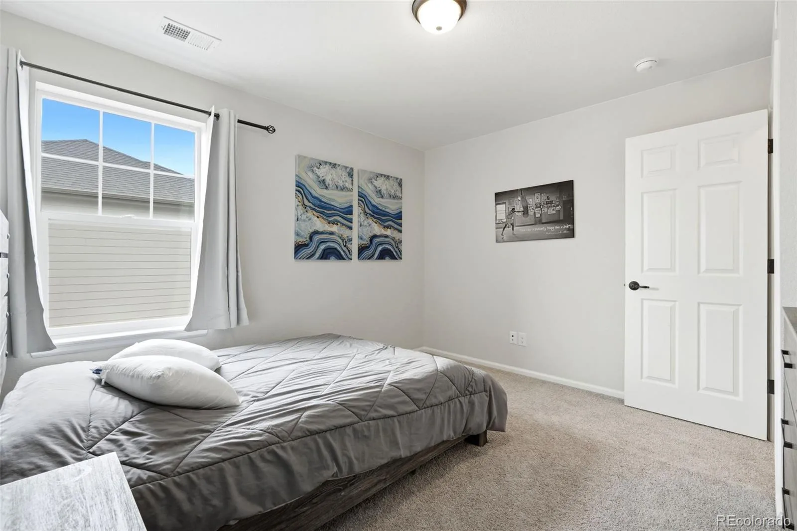 6802 S Uriah Street Aurora CO 80016 MLS #REC2882788 06092026194040 1600 32