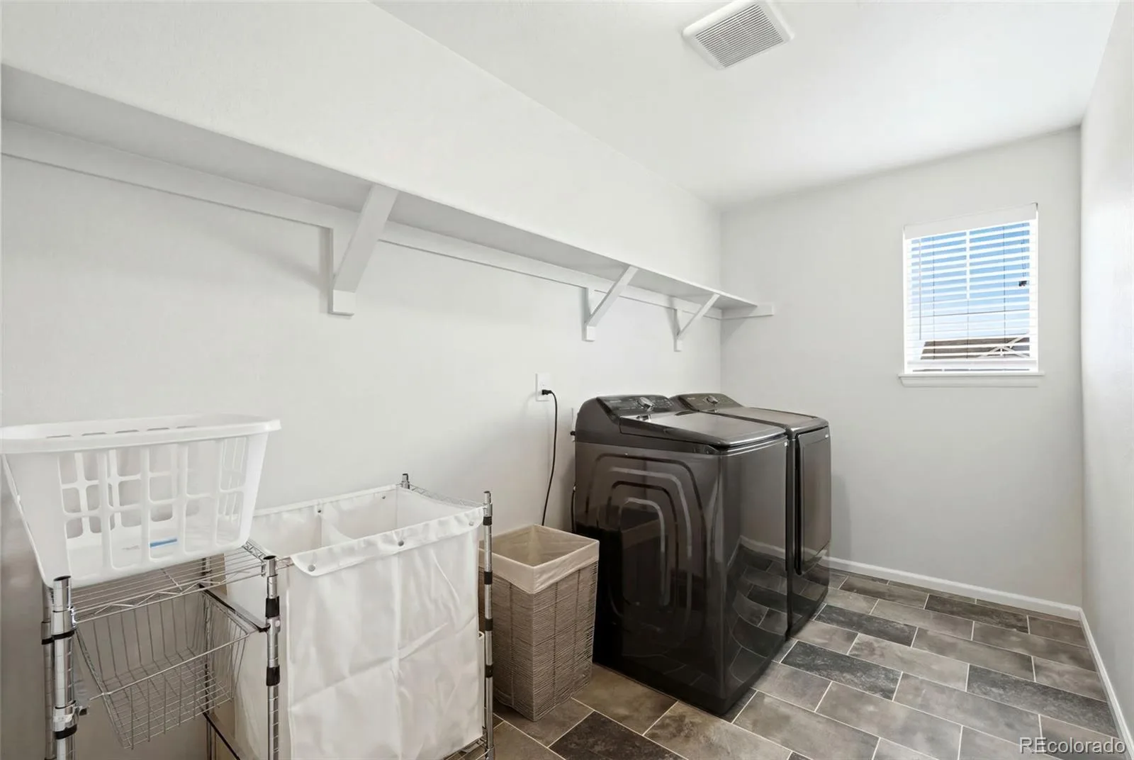 6802 S Uriah Street Aurora CO 80016 MLS #REC2882788 06092026194040 1600 33