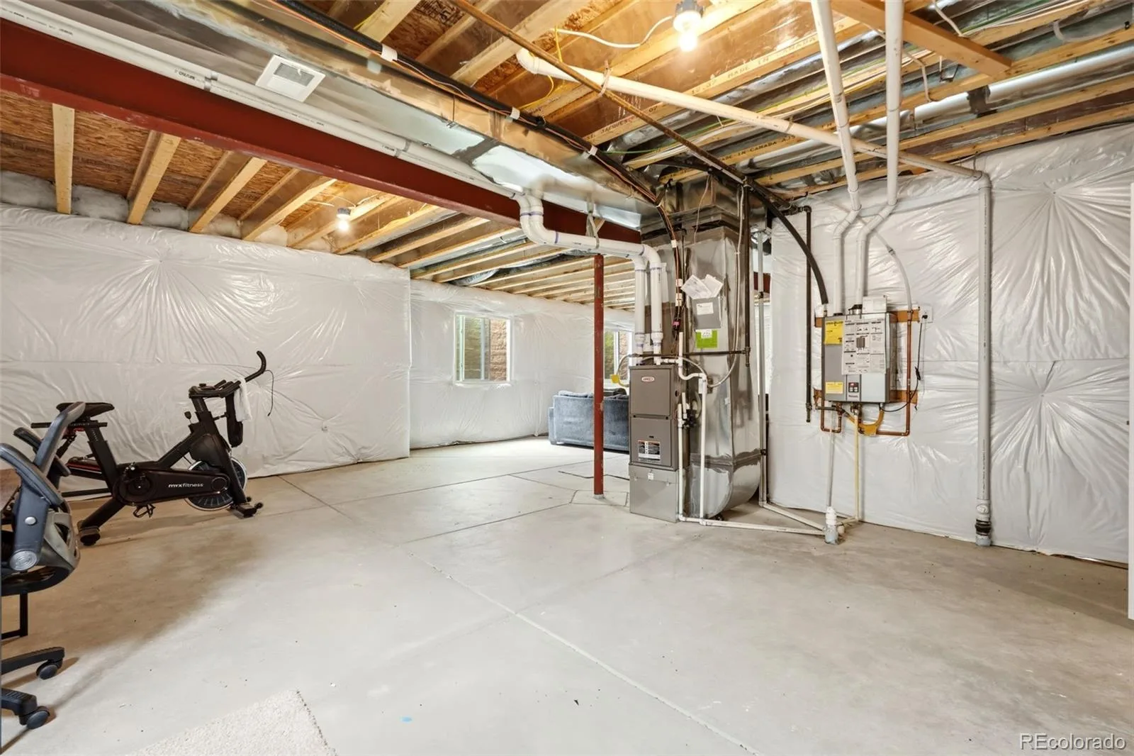 6802 S Uriah Street Aurora CO 80016 MLS #REC2882788 06092026194040 1600 34