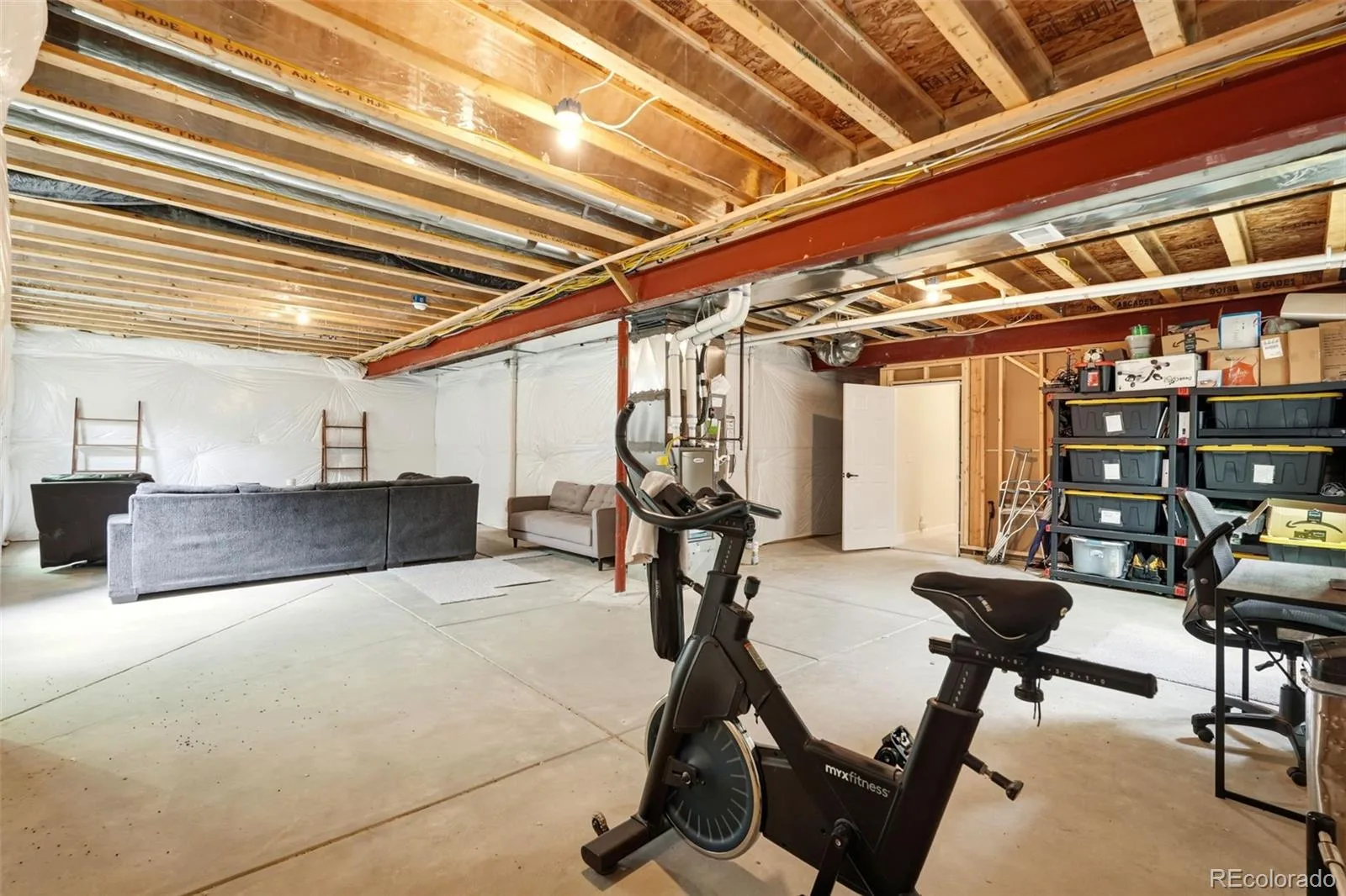 6802 S Uriah Street Aurora CO 80016 MLS #REC2882788 06092026194040 1600 35