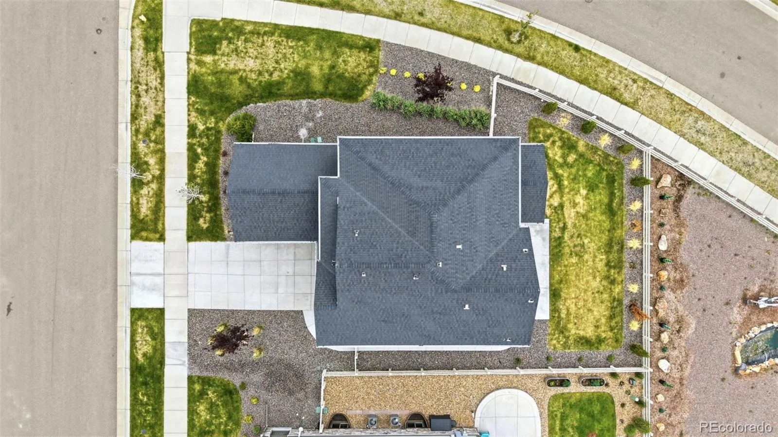 6802 S Uriah Street Aurora CO 80016 MLS #REC2882788 06092026194040 1600 44