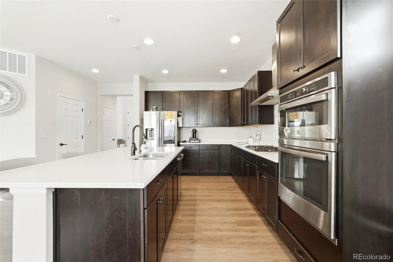 6802 S Uriah Street Aurora CO 80016 MLS #REC2882788 06092026194040 1600 8