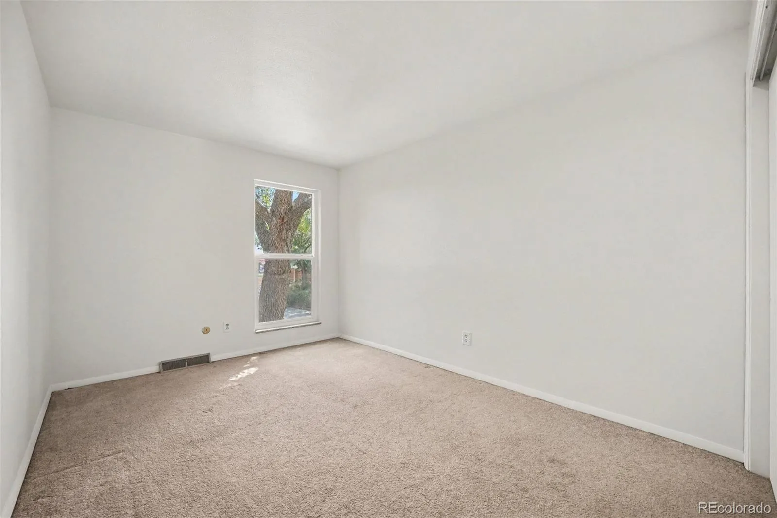 6401 Welch Court Arvada CO 80004 | MLS #REC2886459 08312026234410 1600 17