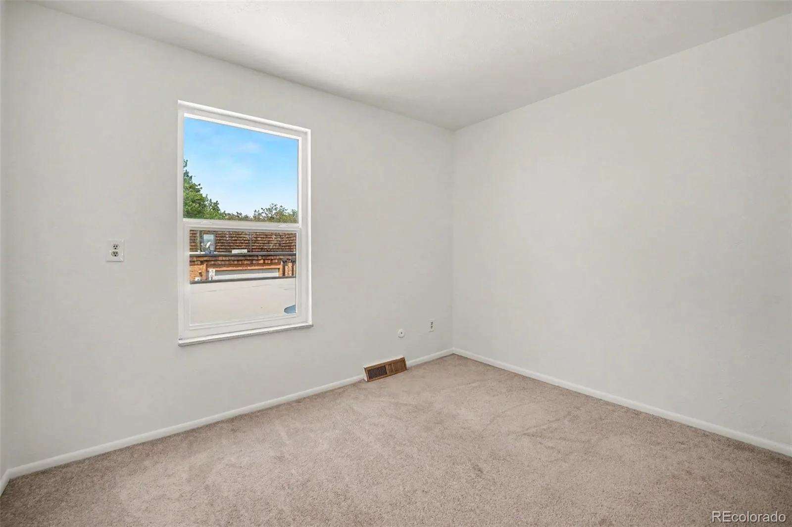 6401 Welch Court Arvada CO 80004 | MLS #REC2886459 08312026234410 1600 18