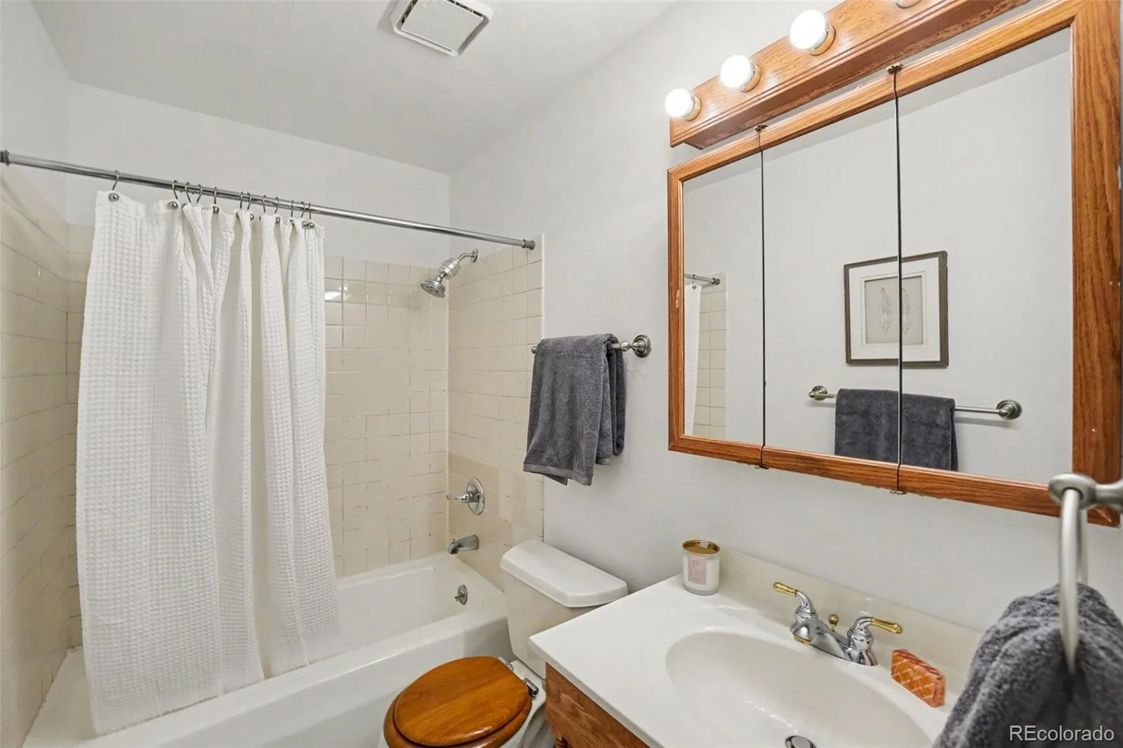6401 Welch Court Arvada CO 80004 | MLS #REC2886459 08312026234410 1600 19