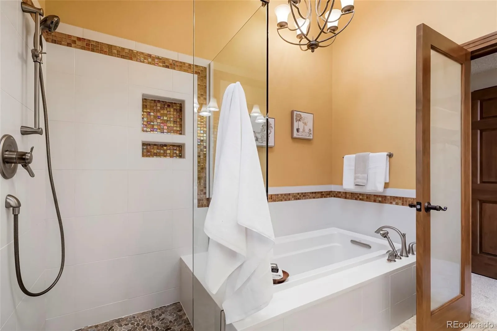 2550 W Long Circle Littleton CO 80120 MLS #REC2888732 07112026161234 1600 20