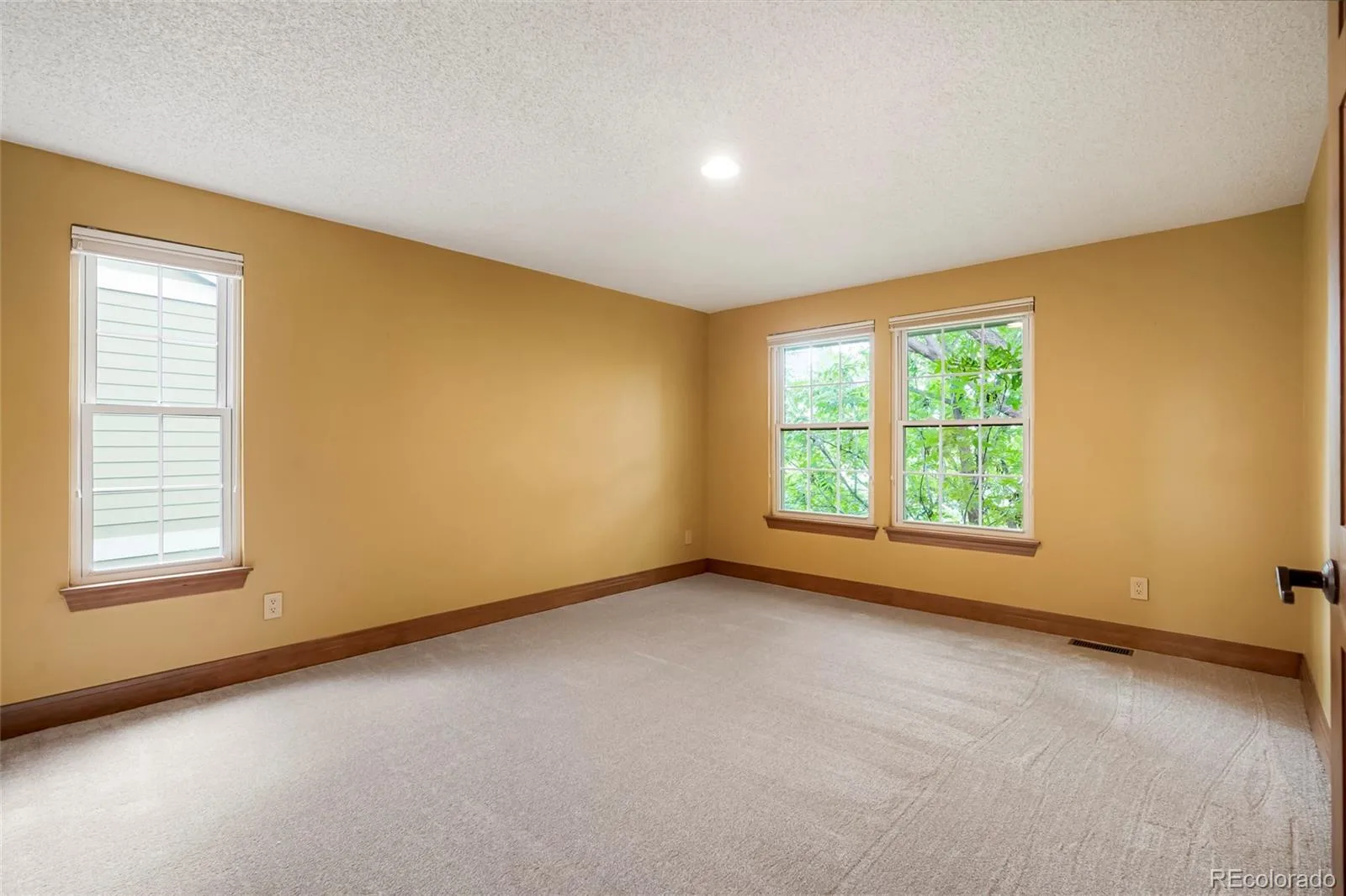 2550 W Long Circle Littleton CO 80120 MLS #REC2888732 07112026161234 1600 22