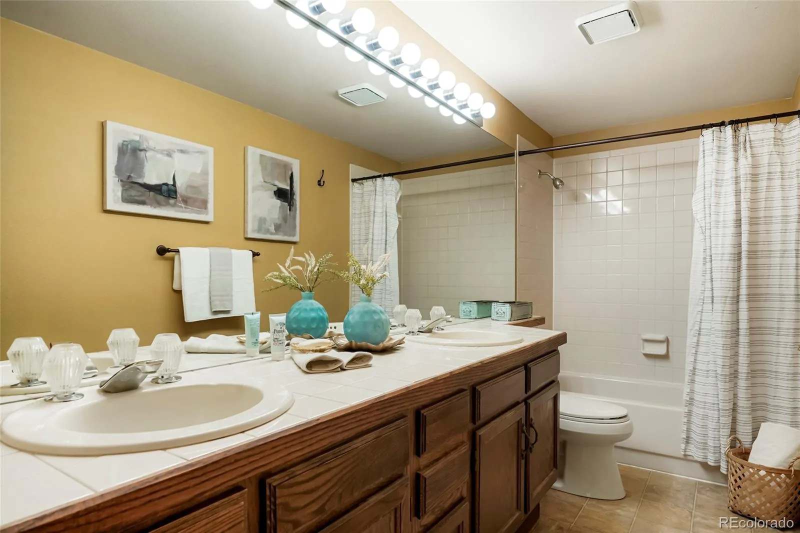 2550 W Long Circle Littleton CO 80120 MLS #REC2888732 07112026161234 1600 29