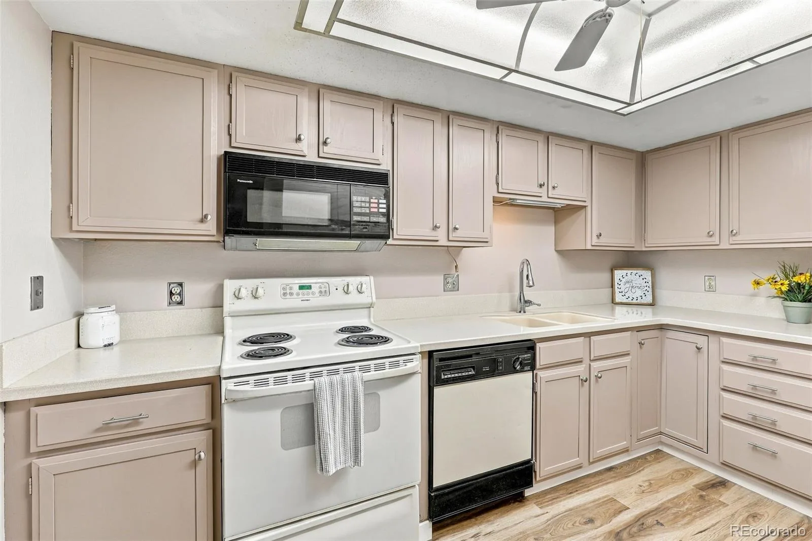 13902 E Marina Drive #410 Aurora CO 80014 | MLS #REC2889771 09232026083916 1600 13
