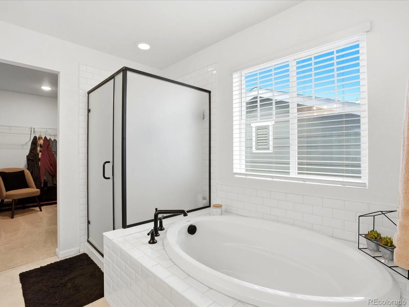 24601 E 37th Avenue Aurora CO 80019 | MLS #REC2893390 07212026080447 1600 32