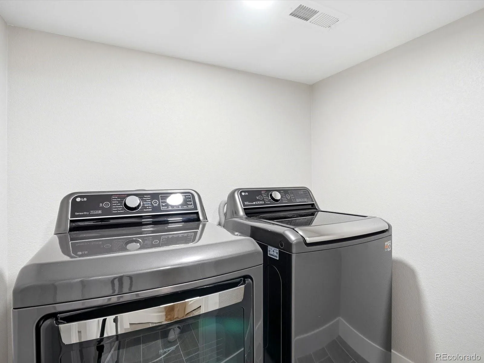 1069 S Lewiston Way Aurora CO 80017 MLS #REC2894820 06182026185735 1600 38