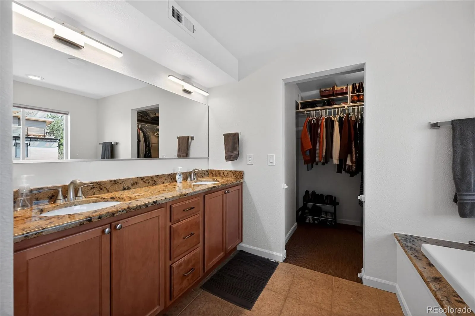 2401 S Lafayette Street Denver CO 80210 MLS #REC2896564 05152026145319 1600 19